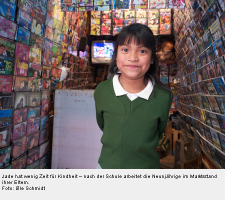Jade hat wenig Zeit für Kindheit – nach der Schule arbeitet die Neunjährige im Marktsstand ihrer Eltern