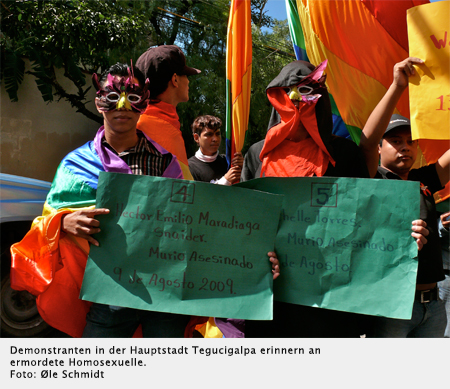 Demonstranten in der Hauptstadt Tegucigalpa erinnern an ermordete Homosexuelle.