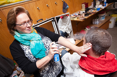 Schritt eins, graue Haare. Foto: Maik Grabosch